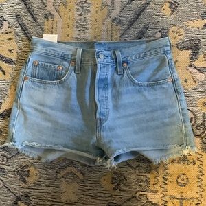Adorable Levi’s 501 shorts size 27